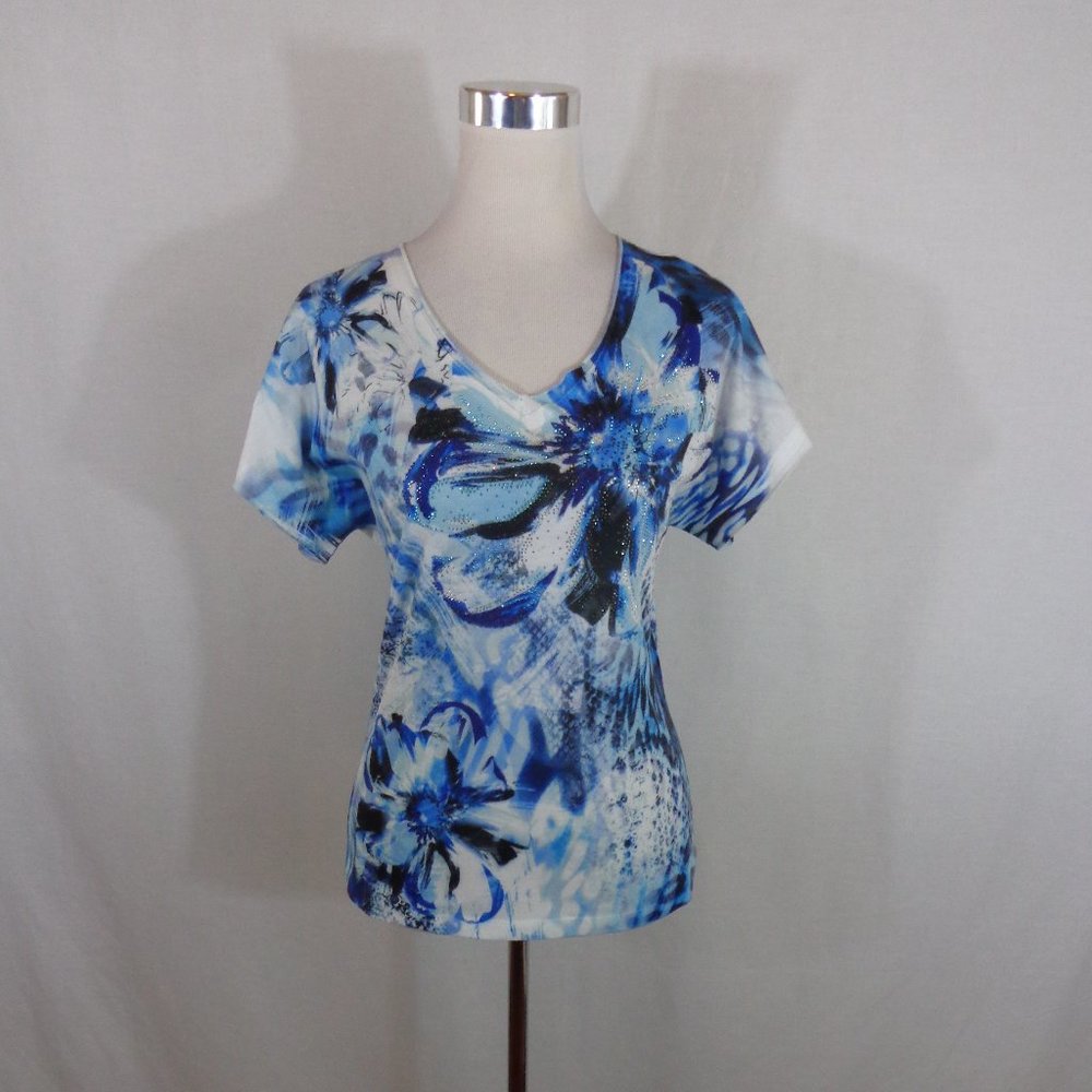 CHICO'S WOMEN'S SHIRT SZ 0 BLUE AND WHITE.
